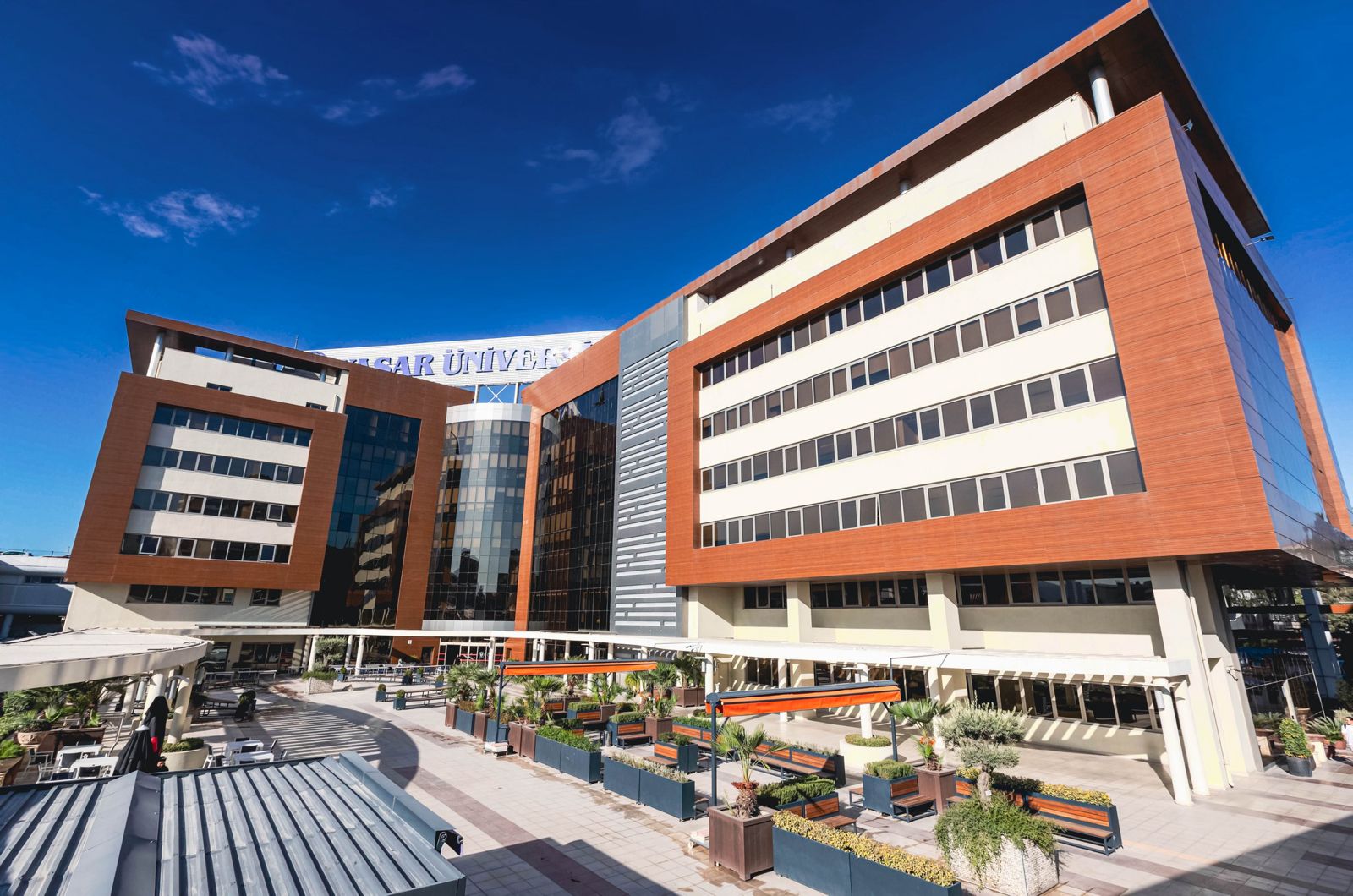 Yaşar Üniversitesi